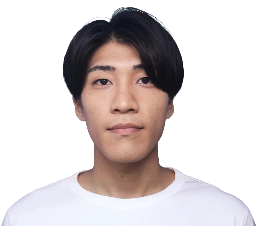 サカモトマサキを正面からとった胸から上の写真です